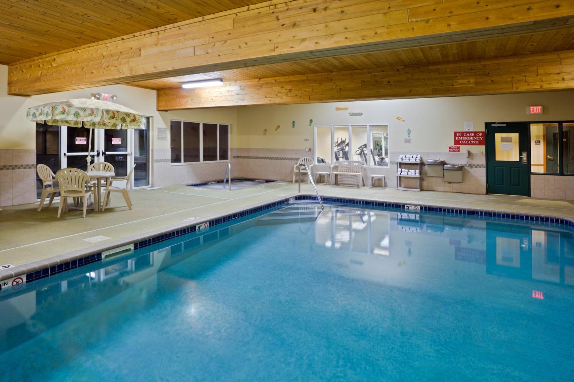 Americinn By Wyndham Iron Mountain Esterno foto